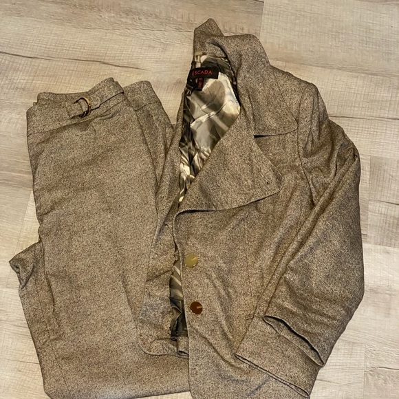 Escada 2 Pieces Suit Sz 40 brown with gold accents - Picture 10 of 12